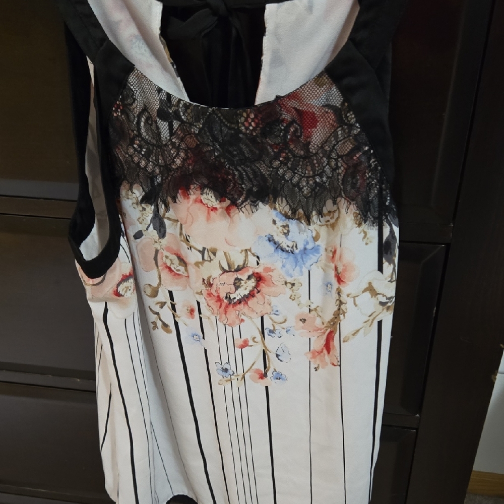White House Black Market White Floral Lace-Trim Sleeveless Top
